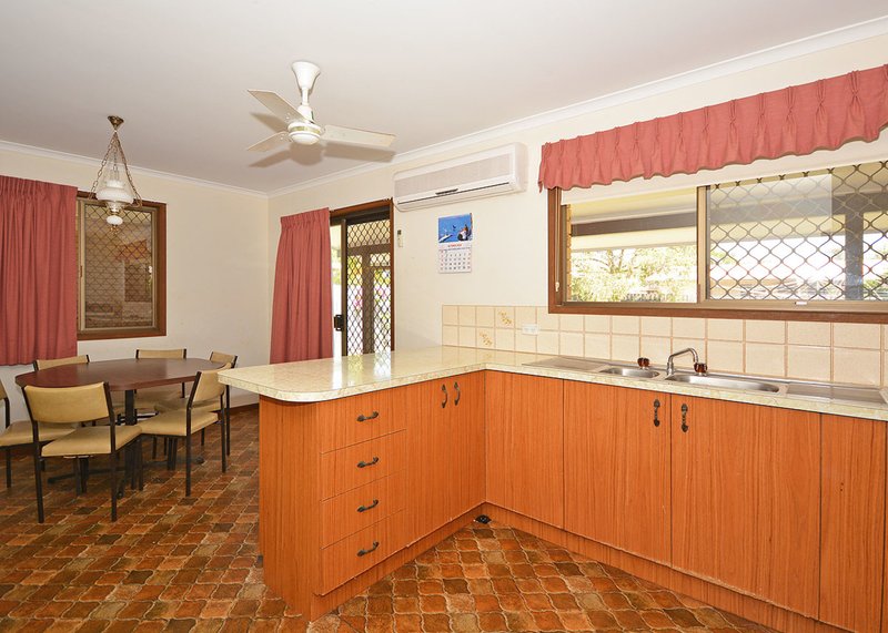 Photo - 11 Richard Street, Urangan QLD 4655 - Image 7