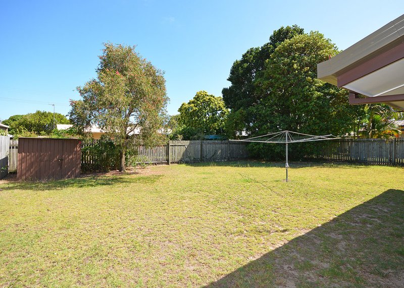 Photo - 11 Richard Street, Urangan QLD 4655 - Image 14