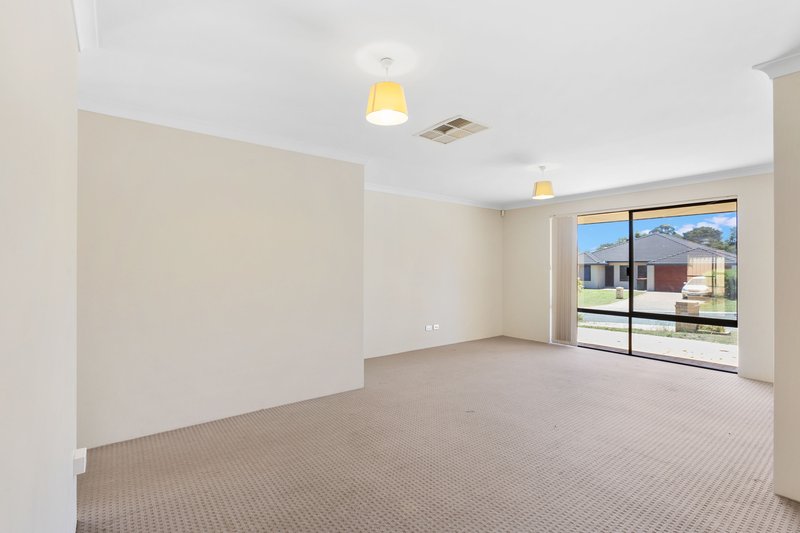 Photo - 11 Ridglea Link, Clarkson WA 6030 - Image 14