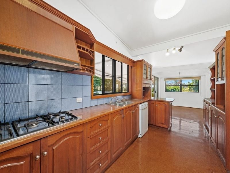 Photo - 11 Rifle Range Road, Mount Lofty QLD 4350 - Image 3