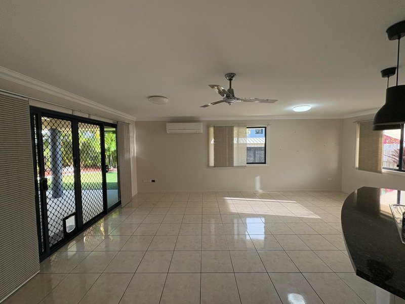 Photo - 11 Riverside Drive, Tannum Sands QLD 4680 - Image 3