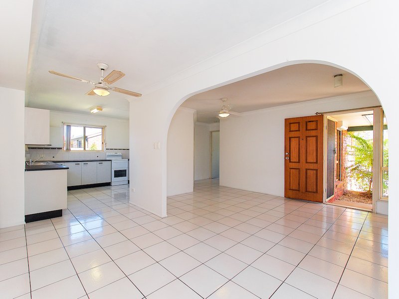 Photo - 11 Robinson Court, Berrinba QLD 4117 - Image 3