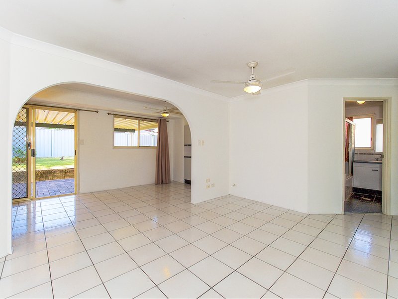 Photo - 11 Robinson Court, Berrinba QLD 4117 - Image 4