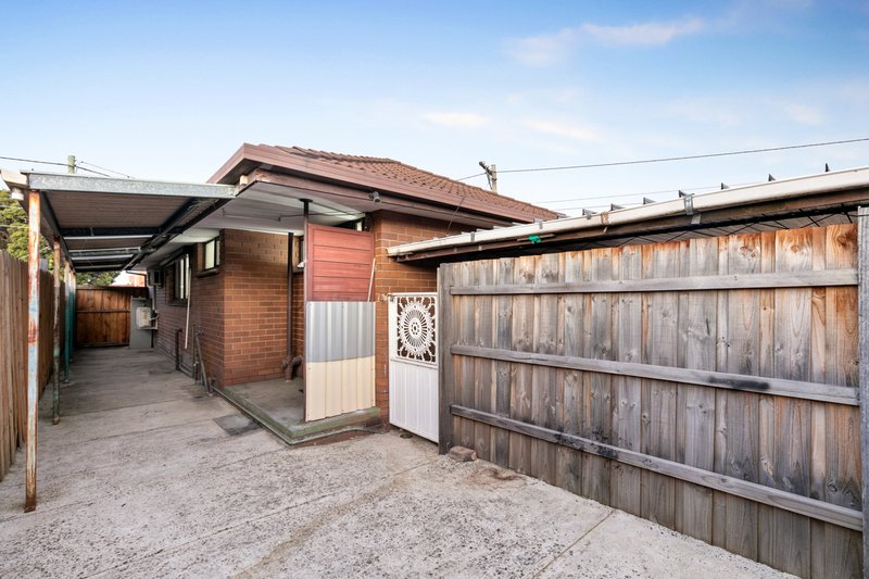 Photo - 1/1 Rochdale Square, Lalor VIC 3075 - Image 8