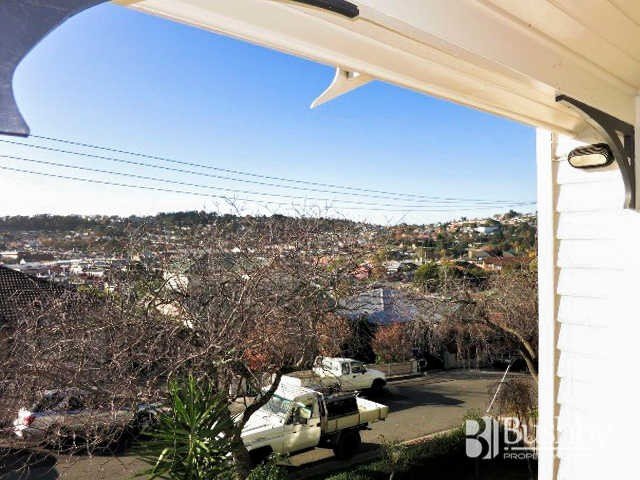 Photo - 11 Rocklynn Place, West Launceston TAS 7250 - Image 2