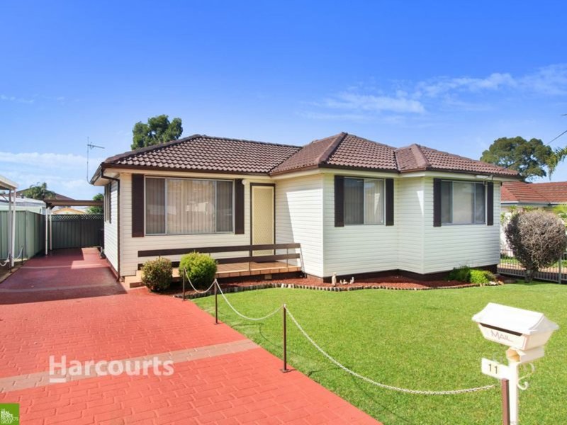 Photo - 11 Rogers Avenue, Kanahooka NSW 2530 - Image 1