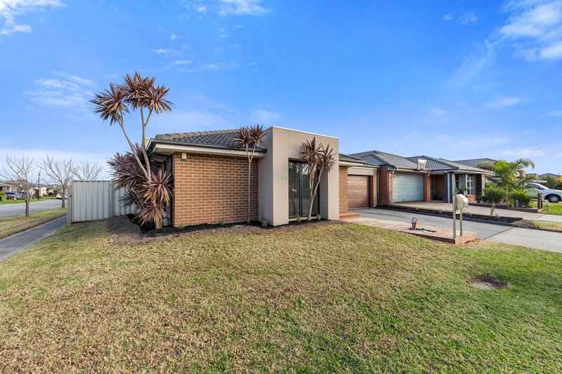 Photo - 11 Romina Street, Pakenham VIC 3810 - Image 3