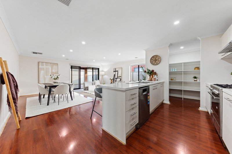 Photo - 11 Romina Street, Pakenham VIC 3810 - Image 5