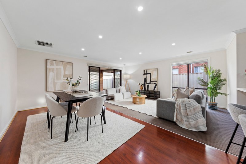 Photo - 11 Romina Street, Pakenham VIC 3810 - Image 7