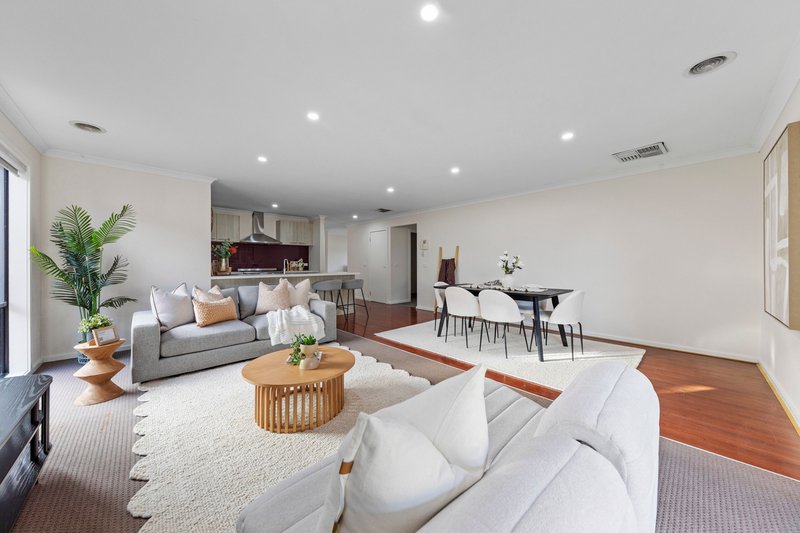 Photo - 11 Romina Street, Pakenham VIC 3810 - Image 8