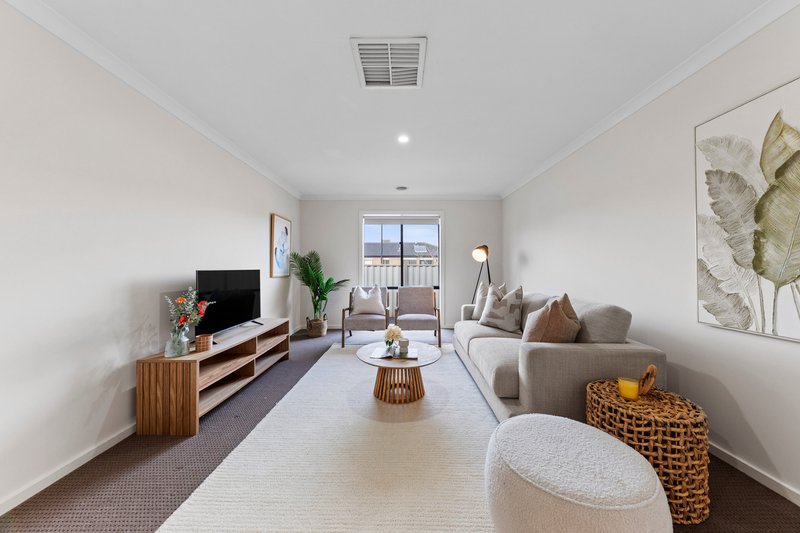 Photo - 11 Romina Street, Pakenham VIC 3810 - Image 10