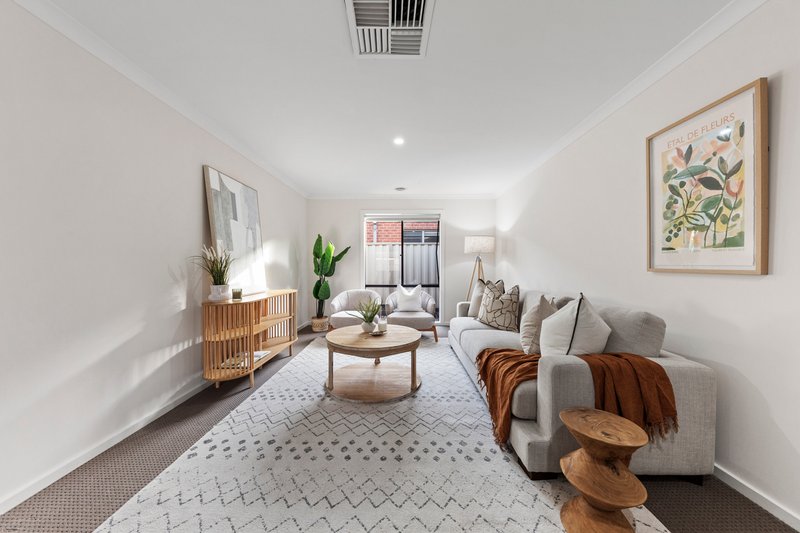 Photo - 11 Romina Street, Pakenham VIC 3810 - Image 12