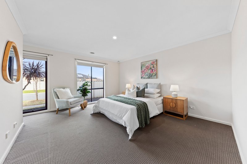 Photo - 11 Romina Street, Pakenham VIC 3810 - Image 15