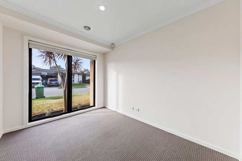 Photo - 11 Romina Street, Pakenham VIC 3810 - Image 16