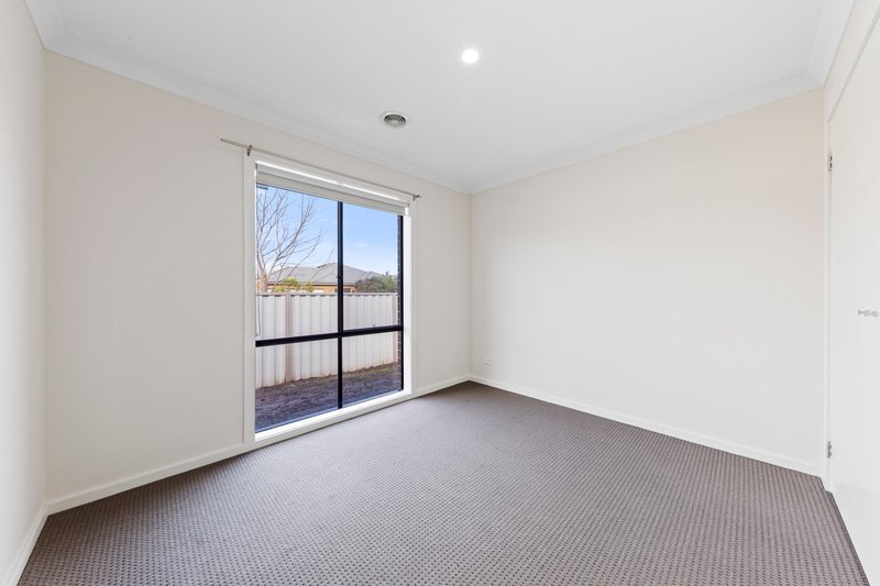 Photo - 11 Romina Street, Pakenham VIC 3810 - Image 18