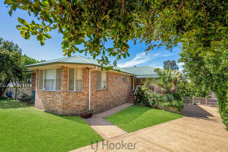 11 Rosebery Avenue, Macquarie Hills NSW 2285