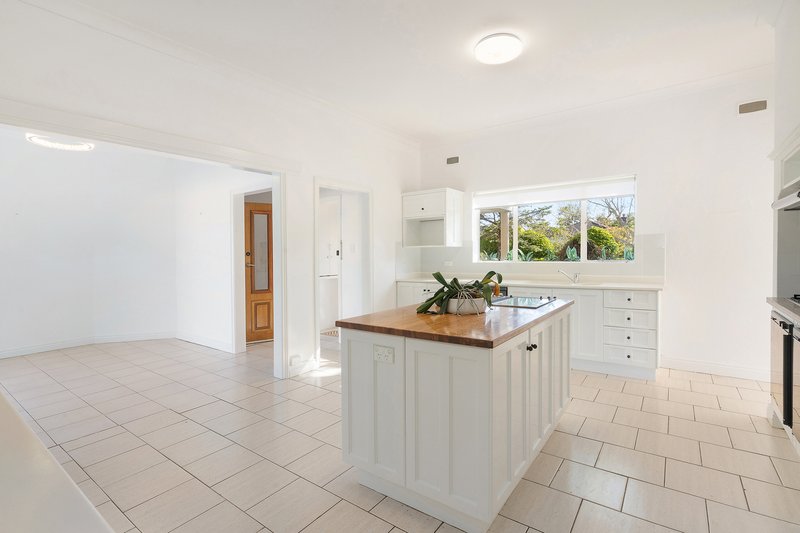 Photo - 11 Rosebery Road, Killara NSW 2071 - Image 7