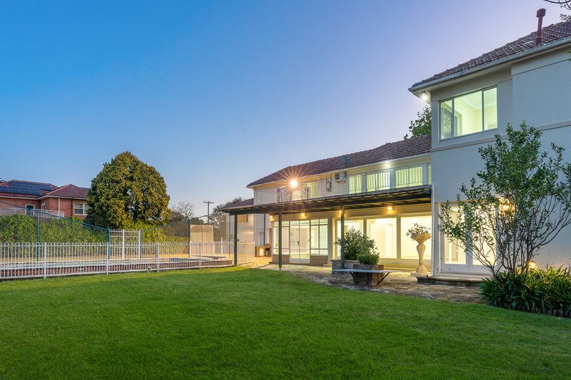 Photo - 11 Rosebery Road, Killara NSW 2071 - Image 9