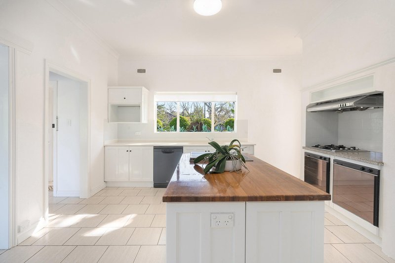 Photo - 11 Rosebery Road, Killara NSW 2071 - Image 11