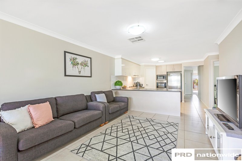 Photo - 11 Rosehill Place, Tamworth NSW 2340 - Image 2