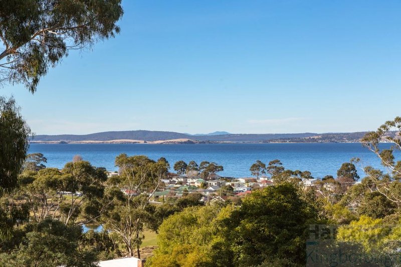 11 Roslyn Avenue, Kingston Beach TAS 7050