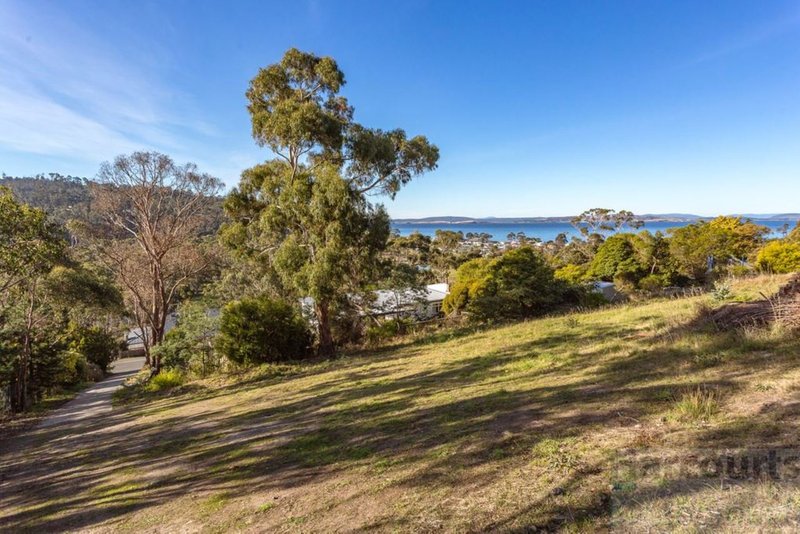 Photo - 11 Roslyn Avenue, Kingston Beach TAS 7050 - Image 3