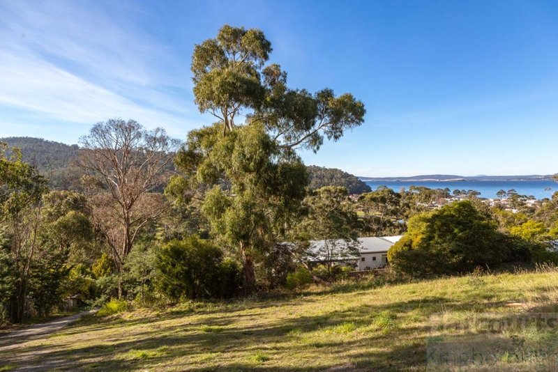 Photo - 11 Roslyn Avenue, Kingston Beach TAS 7050 - Image 4