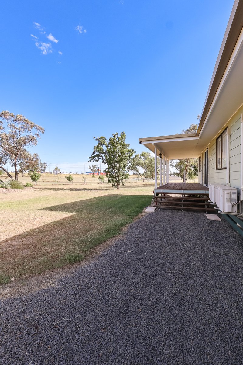 Photo - 11 Roslyn Drive, Roma QLD 4455 - Image 2