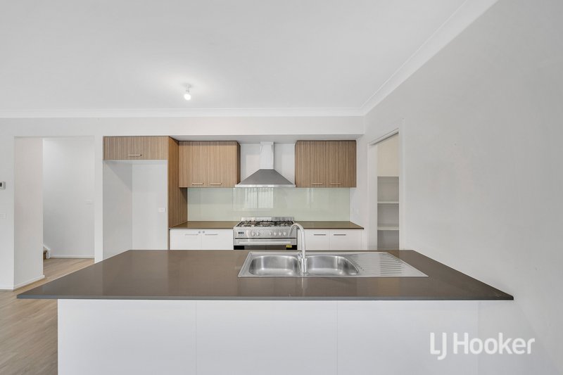 Photo - 11 Roundhay Crescent, Point Cook VIC 3030 - Image 3