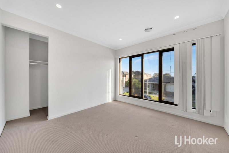 Photo - 11 Roundhay Crescent, Point Cook VIC 3030 - Image 6