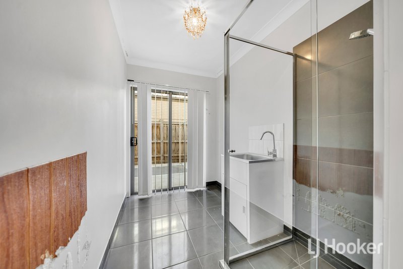 Photo - 11 Roundhay Crescent, Point Cook VIC 3030 - Image 17