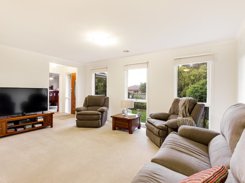 Photo - 11 Rowes Rd , Werribee VIC 3030 - Image 9