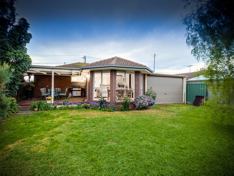 Photo - 11 Rowes Rd , Werribee VIC 3030 - Image 12