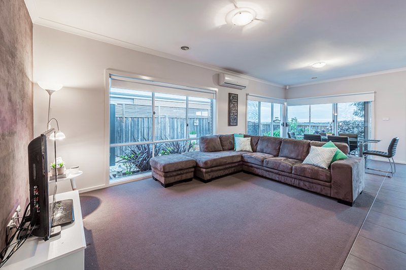 Photo - 11 Royal Terrace, Craigieburn VIC 3064 - Image 3