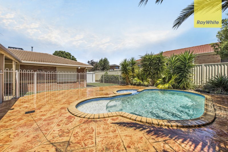 Photo - 11 Ruben Drive, Sydenham VIC 3037 - Image 2