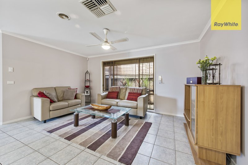 Photo - 11 Ruben Drive, Sydenham VIC 3037 - Image 7