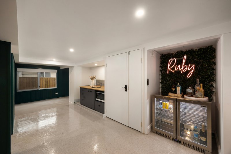 Photo - 11 Ruby Avenue, Tarragindi QLD 4121 - Image 18
