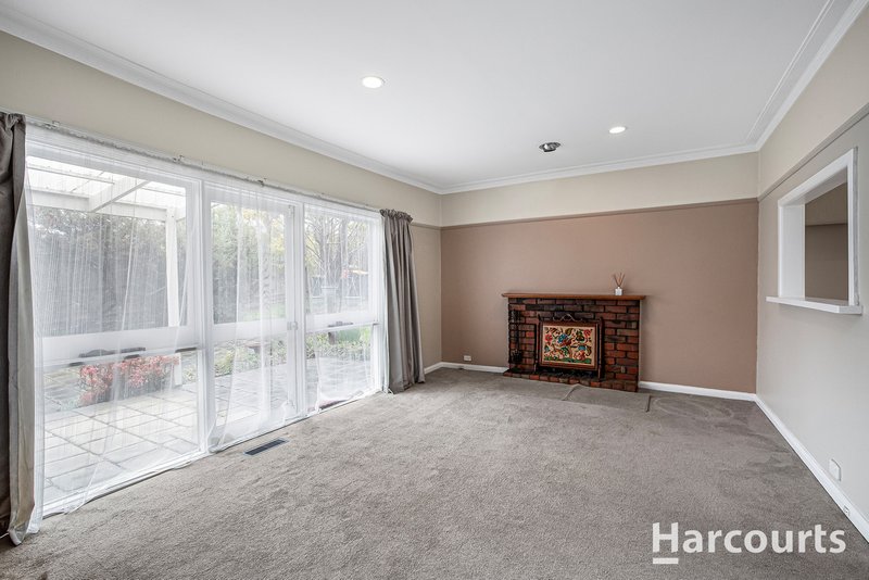 Photo - 11 Russell Crescent, Mount Waverley VIC 3149 - Image 6