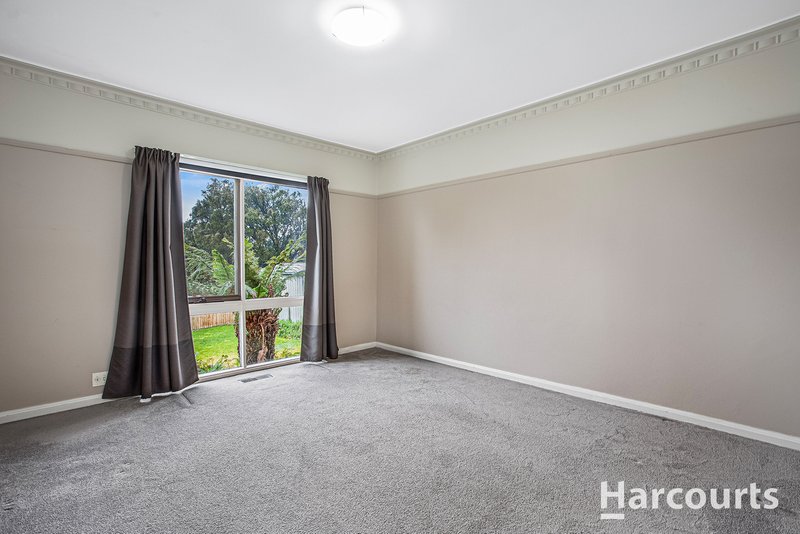 Photo - 11 Russell Crescent, Mount Waverley VIC 3149 - Image 7