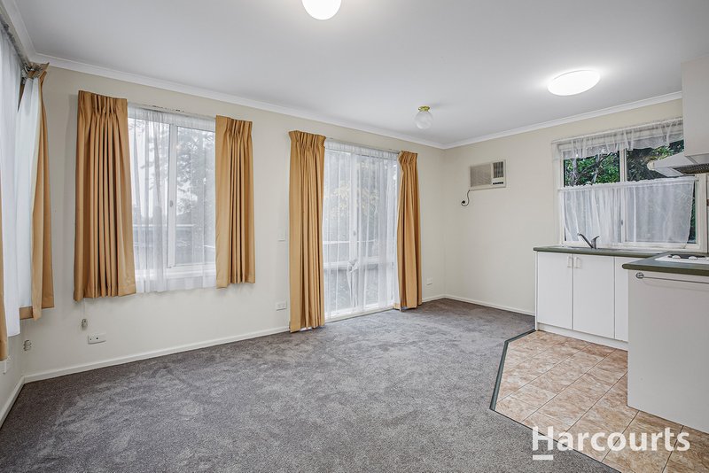 Photo - 11 Russell Crescent, Mount Waverley VIC 3149 - Image 9