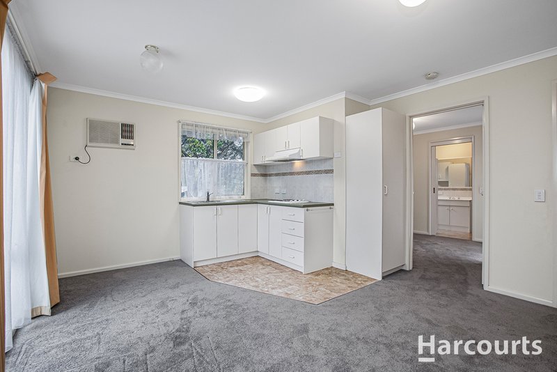 Photo - 11 Russell Crescent, Mount Waverley VIC 3149 - Image 10