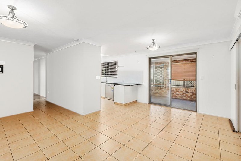 Photo - 11 Ruth Street, Centenary Heights QLD 4350 - Image 3