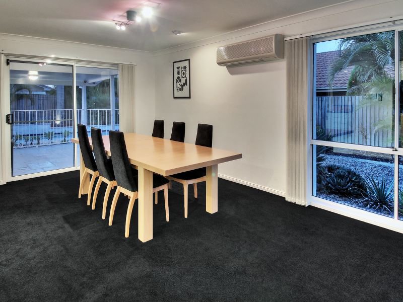 Photo - 11 Saint John Close, Parkinson QLD 4115 - Image 5