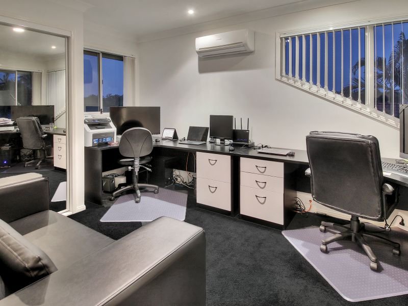 Photo - 11 Saint John Close, Parkinson QLD 4115 - Image 10
