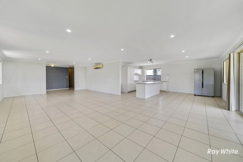 Photo - 11 Sally Drive, Marsden QLD 4132 - Image 2