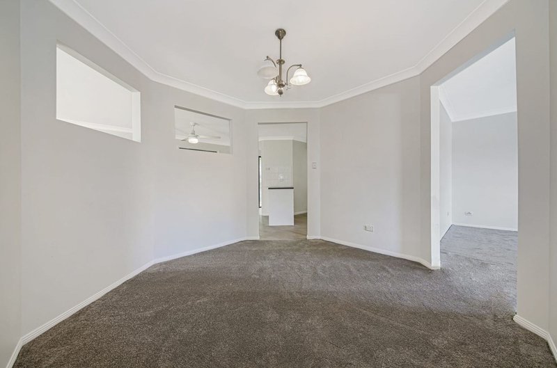 Photo - 11 Samford Place, Forest Lake QLD 4078 - Image 3