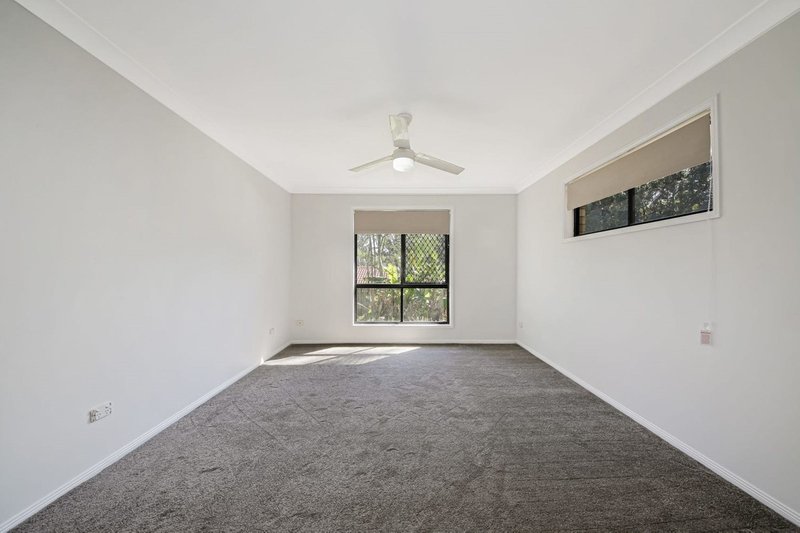 Photo - 11 Samford Place, Forest Lake QLD 4078 - Image 6