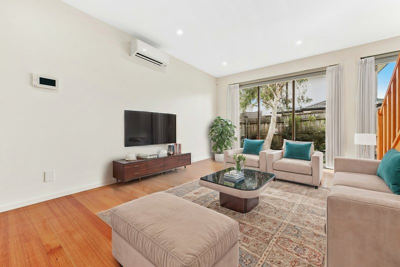 Photo - 1/1 Sampson Drive, Mount Waverley VIC 3149 - Image 6