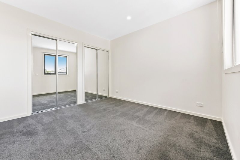 Photo - 1/1 Sampson Drive, Mount Waverley VIC 3149 - Image 9