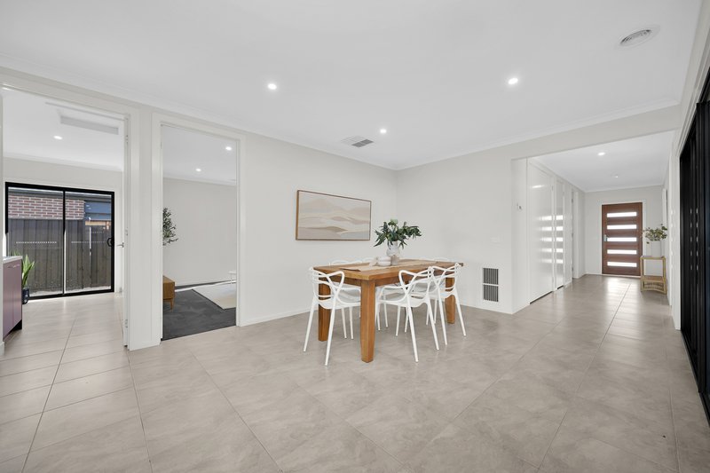 Photo - 11 Sanctuary Circuit, Beveridge VIC 3753 - Image 7